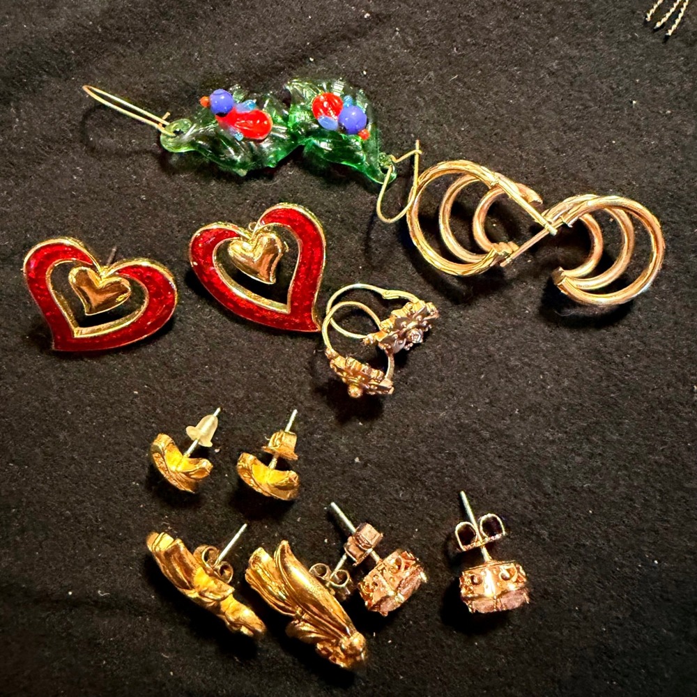 Vintage Gold Tone Costume Earring Lot 7 Pairs Heart Glass Leaf CZ Hoops Studs